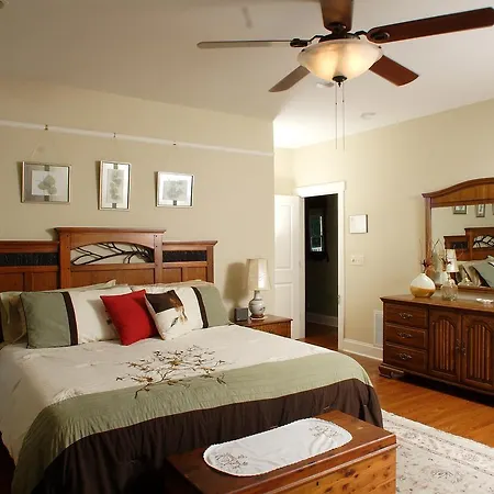 Seven Oaks Bed & Breakfast Bed & Breakfast High Point Exterior photo